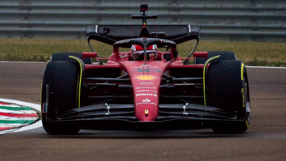 El nuevo Ferrari de Carlos Sainz ya rueda en Barcelona