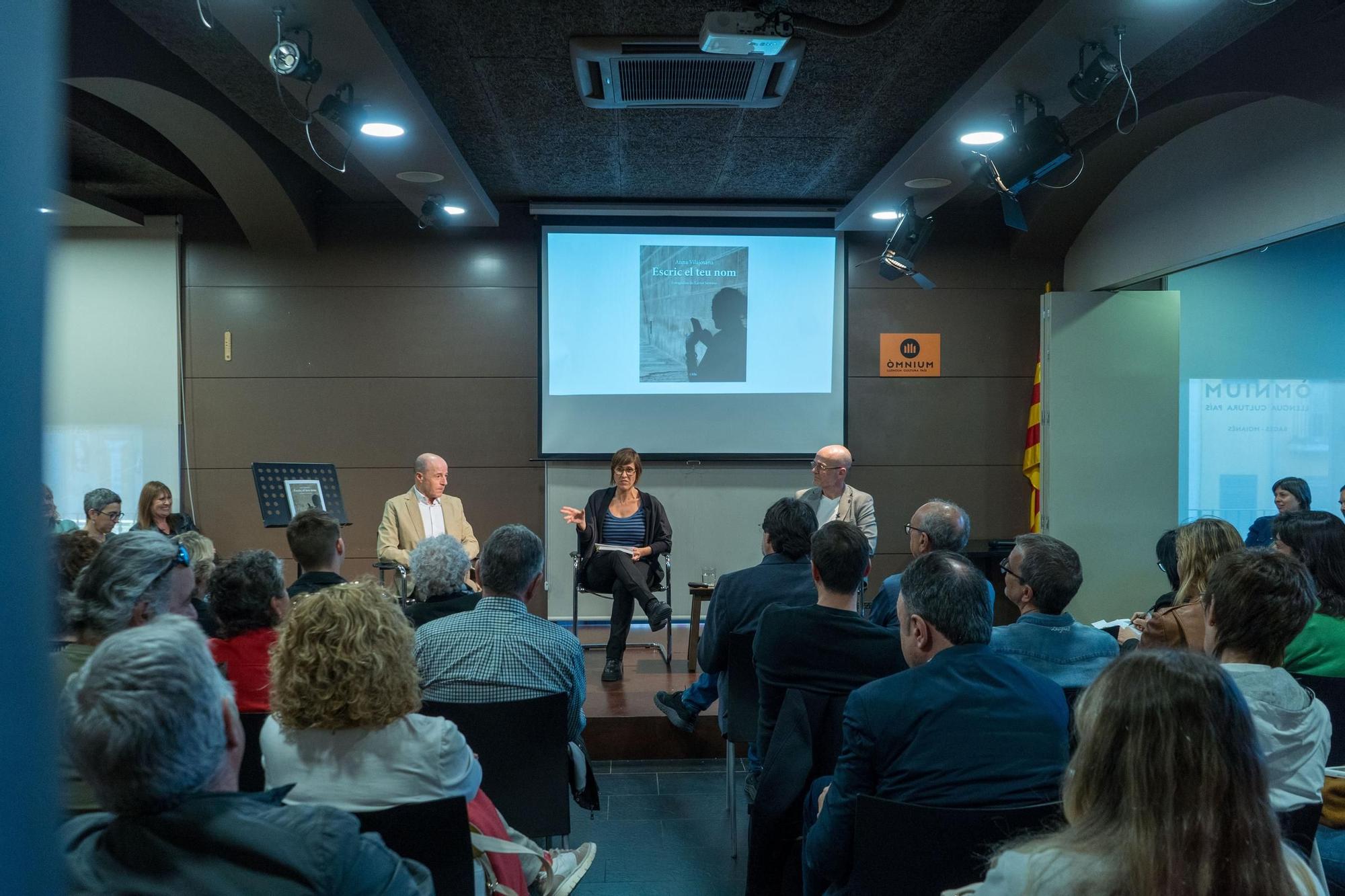 Totes les imatges de la presentació del llibre de la periodista Anna Vilajosana a Manresa