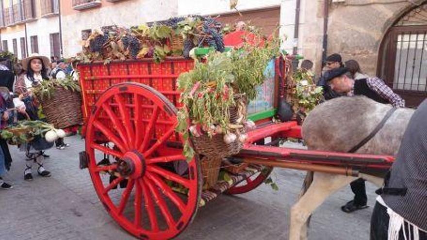 Desfile de carros de una edición anterior de las Fiestas de la Vendimia