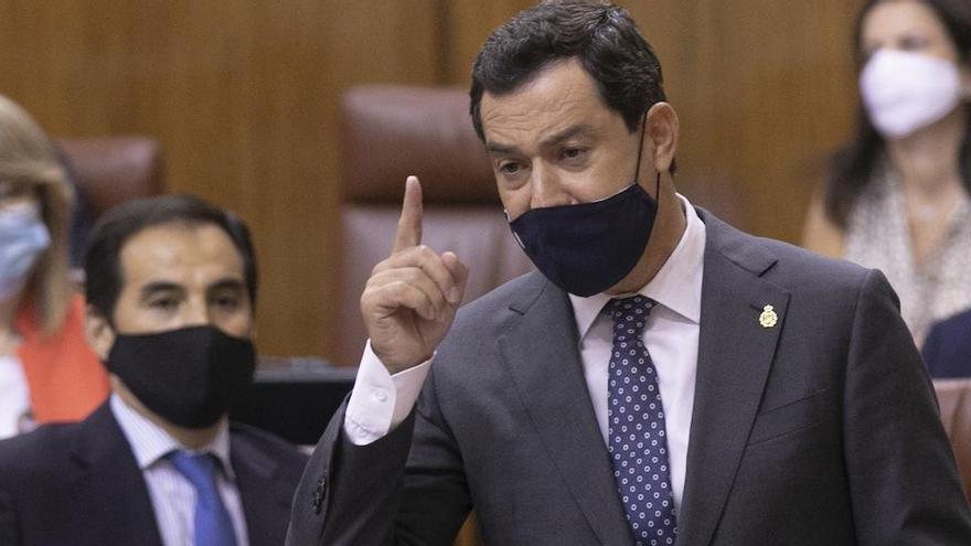 El presidente andaluz, Juanma Moreno, ayer durante el pleno del Parlamento.