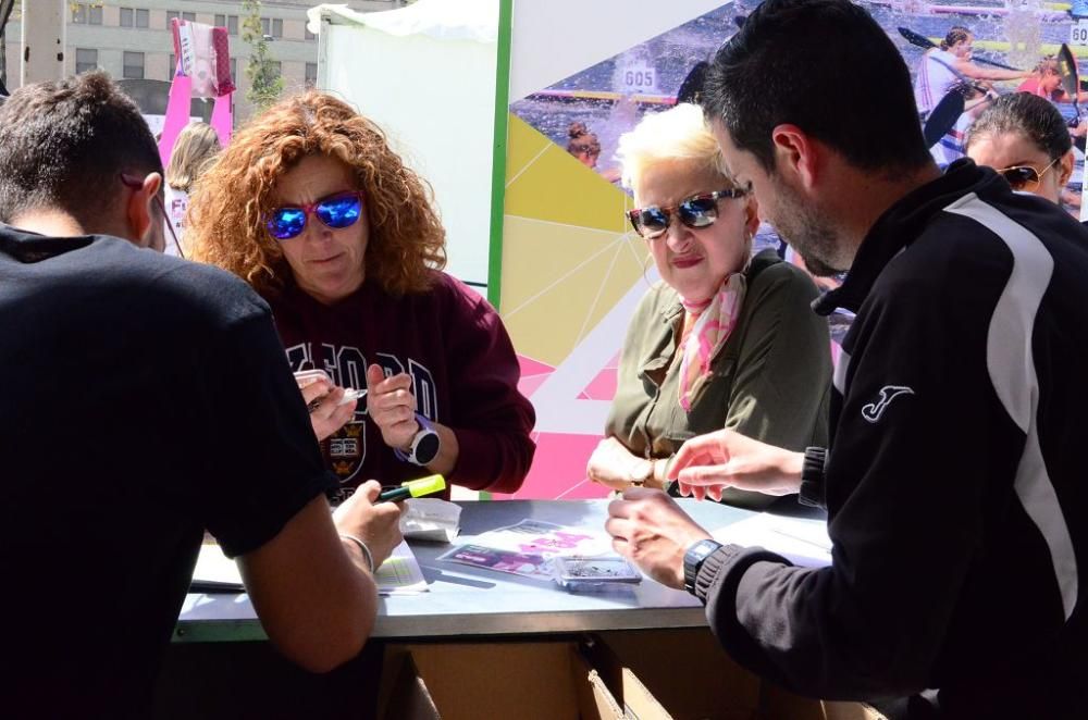 Entrega de dorsales de la III Carrera de la Mujer