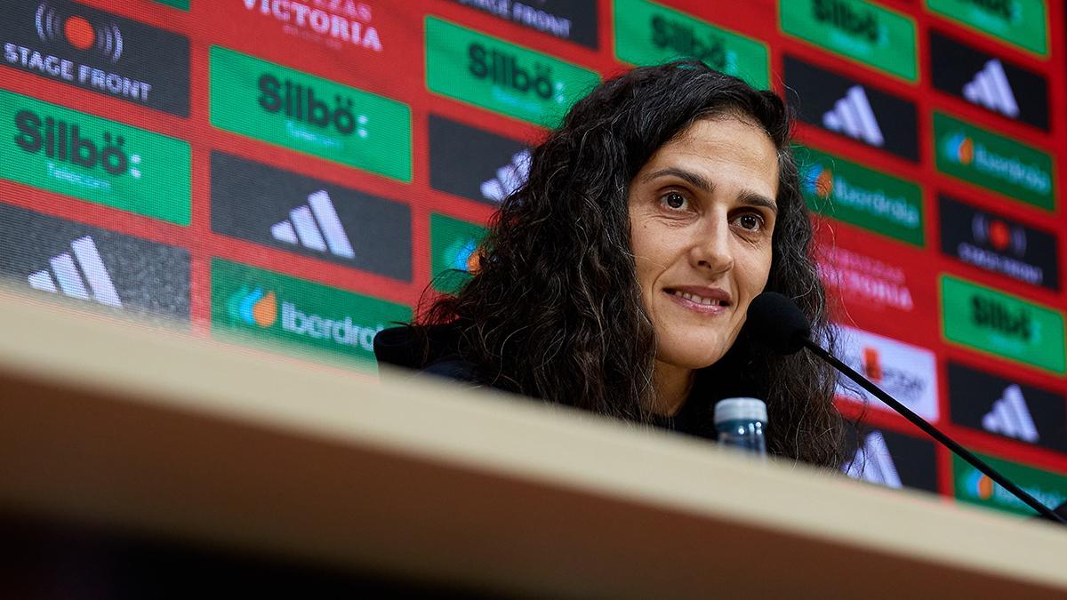 Montse Tomé: "Nos perdemos mucho cuando no hablamos de fútbol"