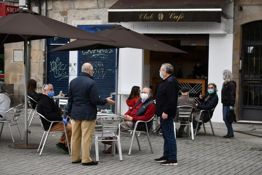 Terrazas, compras, gestiones, paseos... así vive Pontevedra la Fase 1 de la desescalada