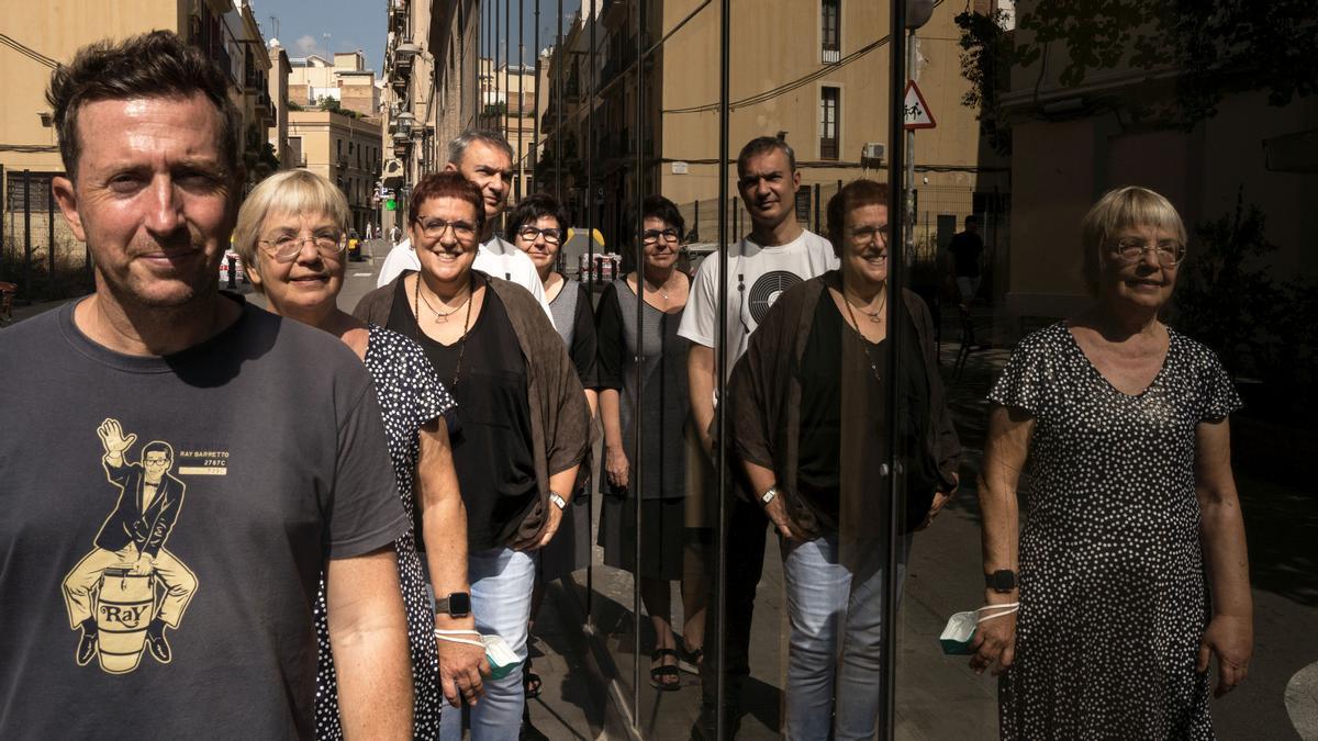 En fila, Àlex Martín, Margarida Aritzeta, Anna Maria Villalonga, Llort y Teresa Solana, este viernes en la librería Obaga.