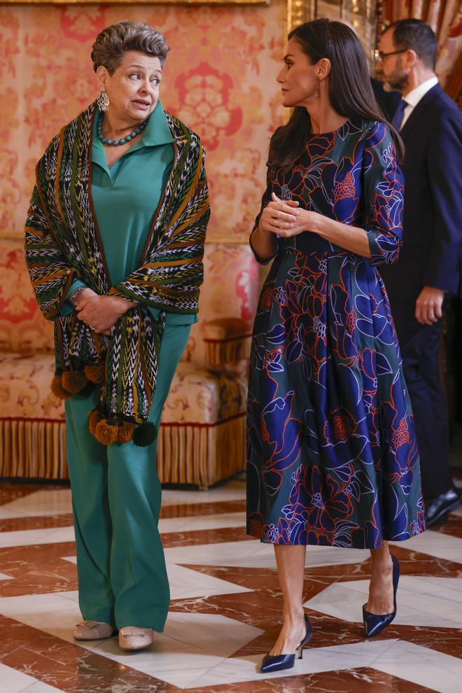 La reina Letizia y la Primera Dama de Guatemala en el Palacio Real de Madrid.