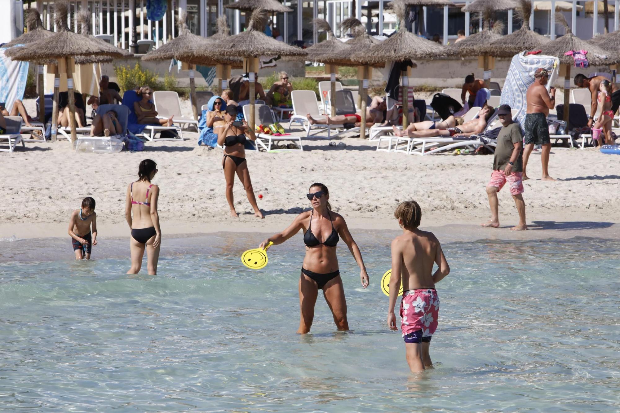 Sommer-Urlaub im Oktober: So sieht es derzeit am Strand von Alcúdia auf Mallorca aus