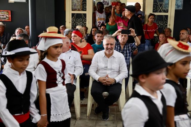 Ángel Víctor Torres visita Cuba