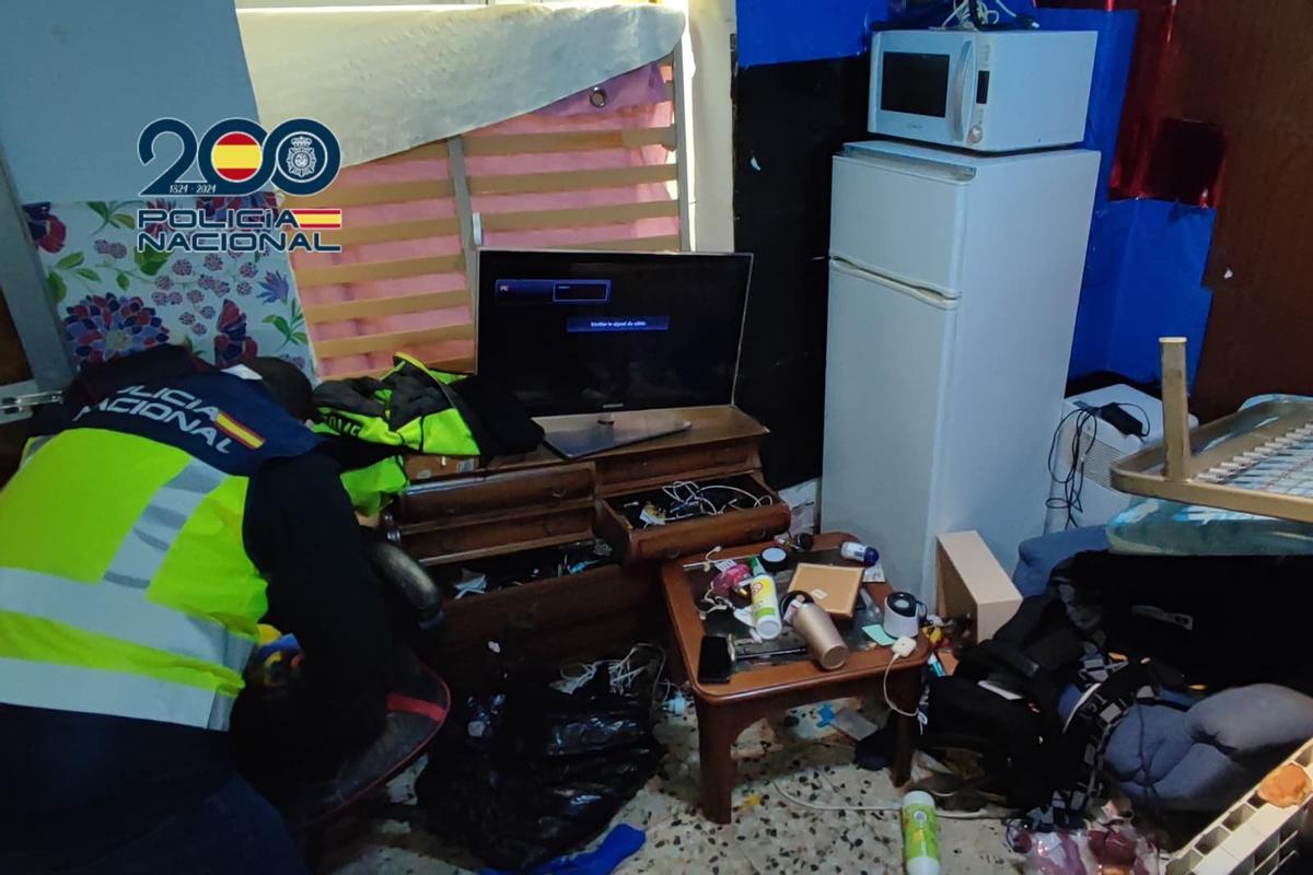 Interior del local ocupado en Delicias.