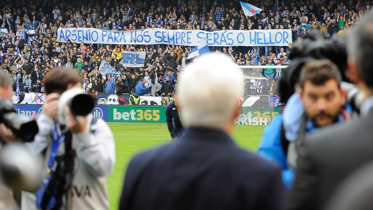 Homenaje a Arsenio en Riazor