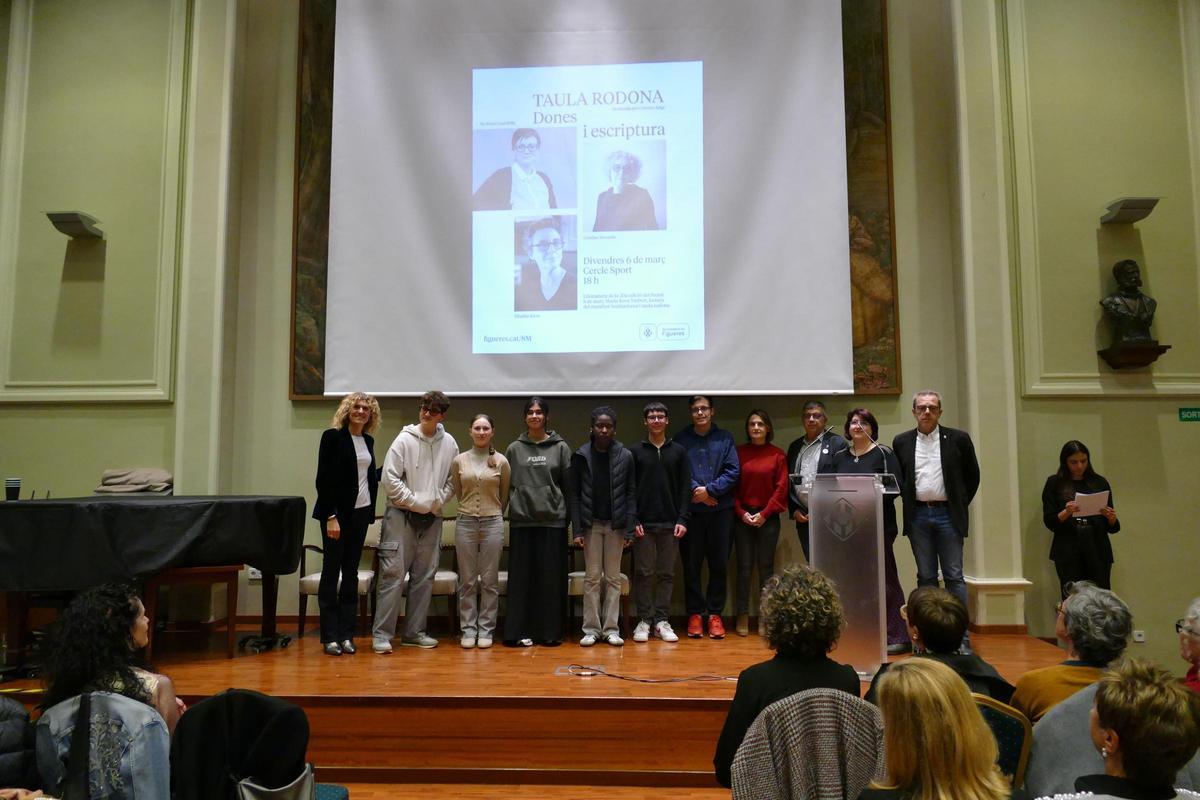 EN IMATGES | Figueres celebra el Dia de la Dona amb els Premis Maria Rosa Ymbert, la lectura del manifest i una taula rodona d'escriptores