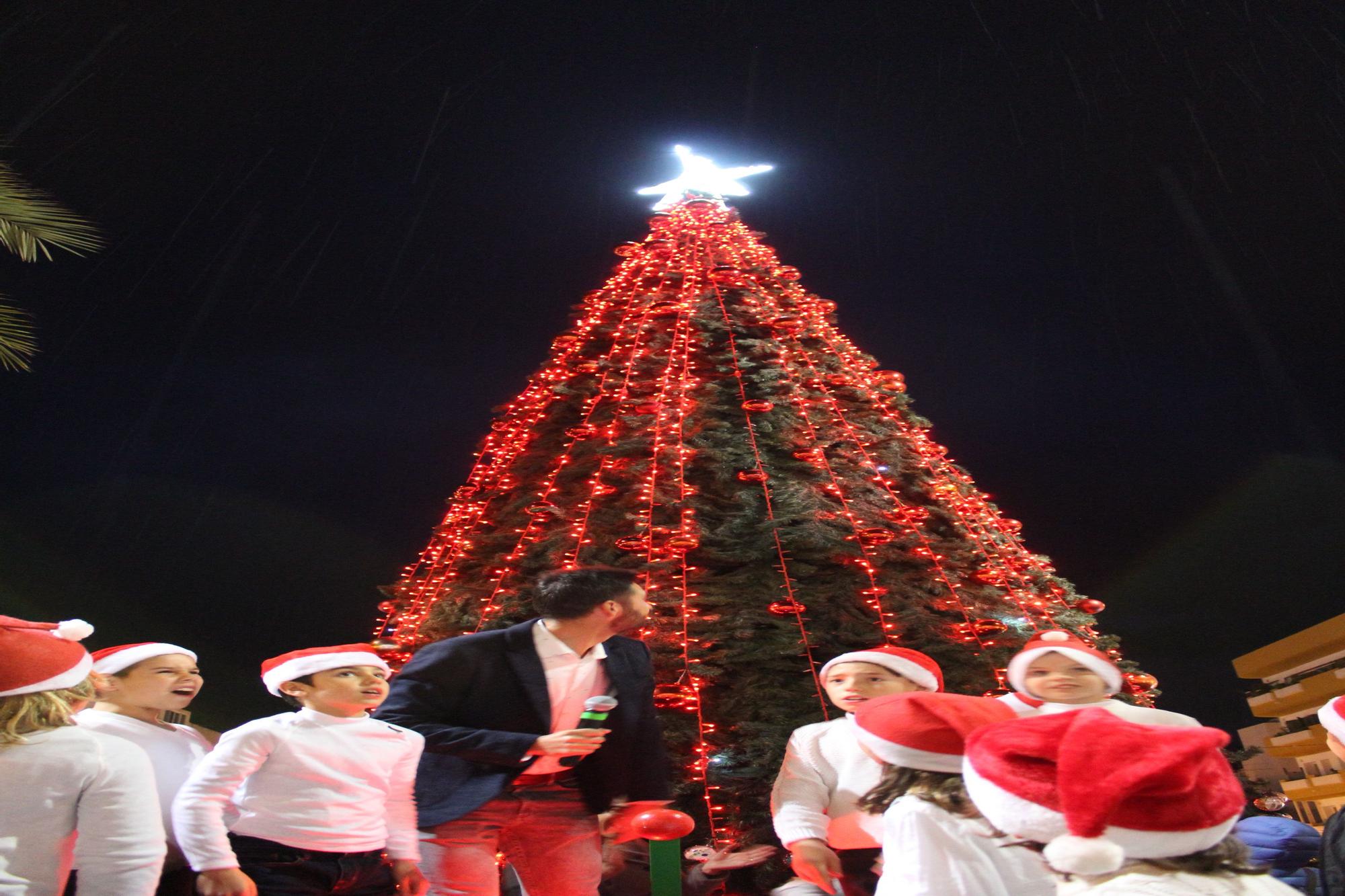 Encendido del alumbrado navideño en Santa Eulària.