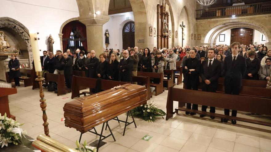 Las campanas de San Nicolás tañen por Álvarez Balbuena, modelo de &quot;señorío&quot;