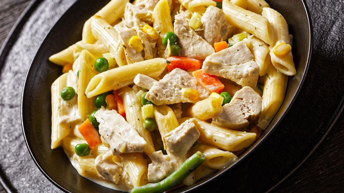 Pasta con pollo.