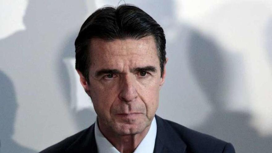 El escándalo fuerza al Gobierno a pedir a Soria su renuncia al Banco Mundial