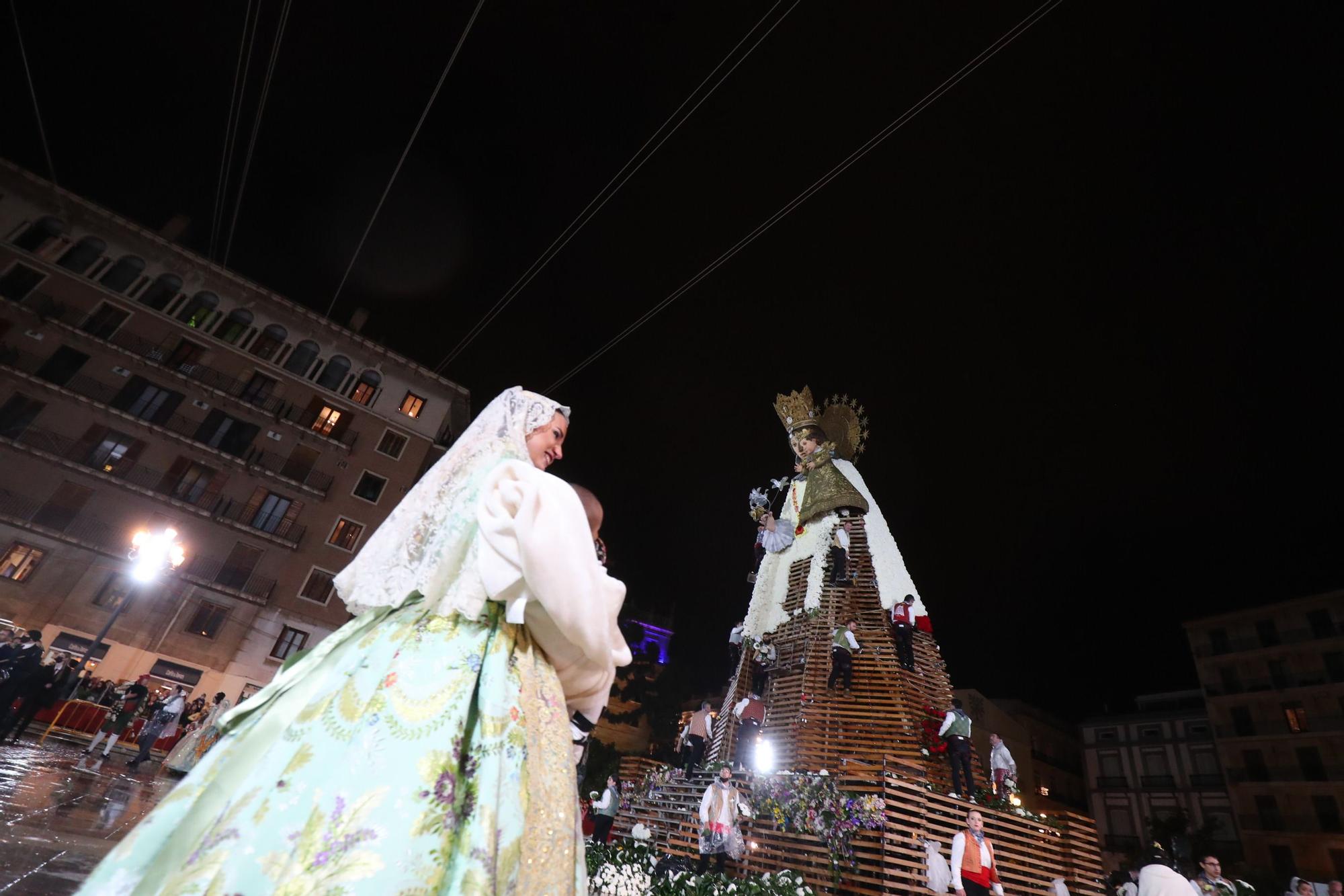 Búscate en el primer día de ofrenda por la calle de la Paz (entre las 20:00 a las 21:00 horas)