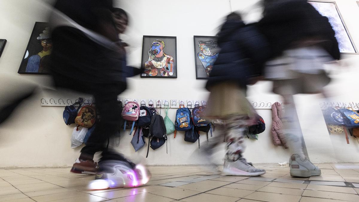 Pasillo en una escuela pública de Barcelona, este curso.