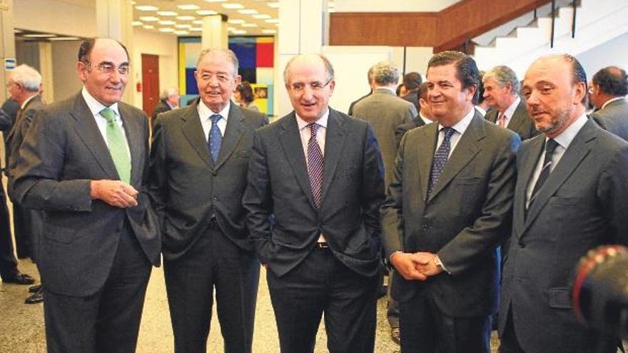 Los presidentes de Iberdrola, Ignacio Sánchez Galán; Gas Natural, Salvador Gabarró; Repsol, Antonio Brufau; Endesa, Borja Padro; e Indra, Javier Monzón (i a d).