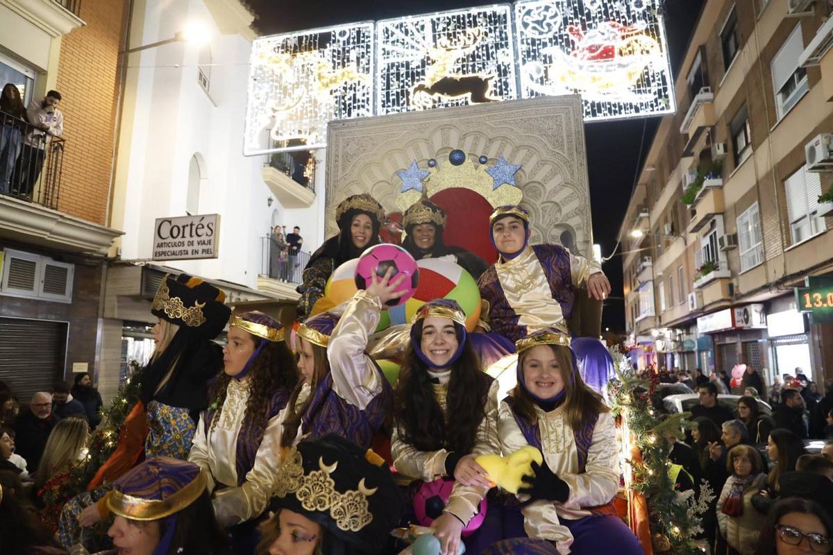 La Cabalgata de Reyes de La Viñuela, en imágenes