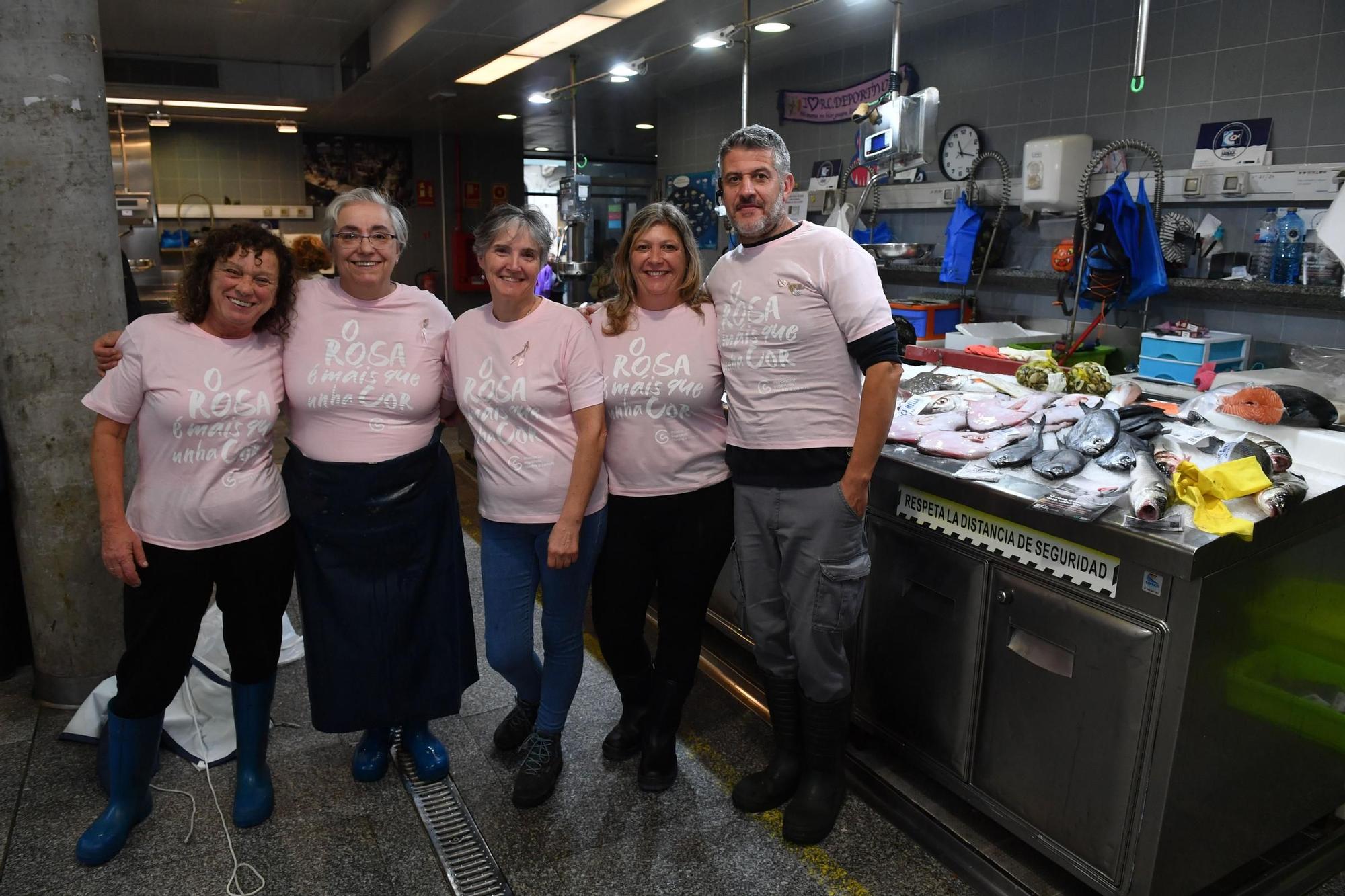 Una cadena humana conmemora el Día mundial contra el cáncer de mama