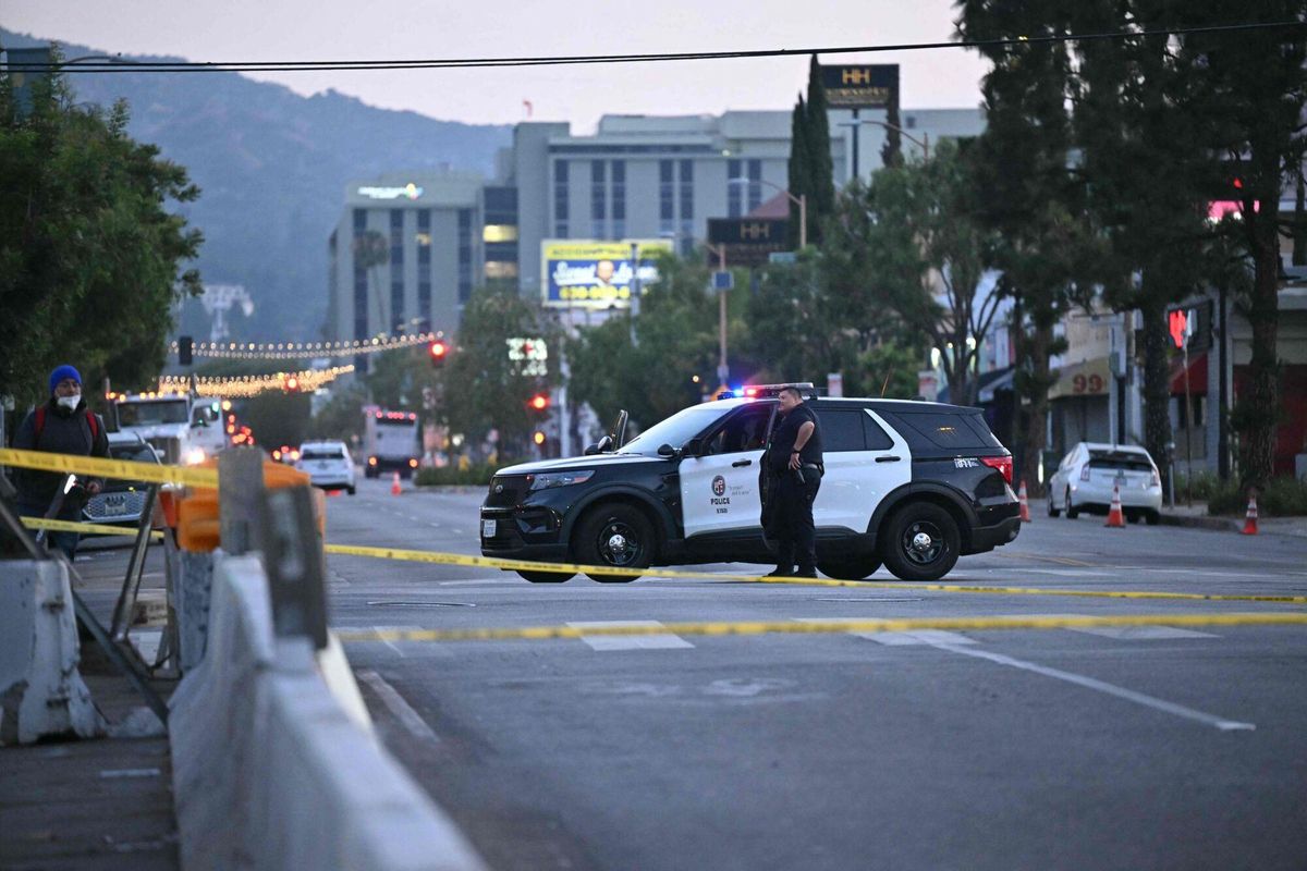Al menos 30 heridos tras un atropello múltiple en Hollywood. Un vehículo desconocido está siendo retirado del lugar tras atropellar a una multitud en Hollywood la madrugada del 19 de julio de 2025.