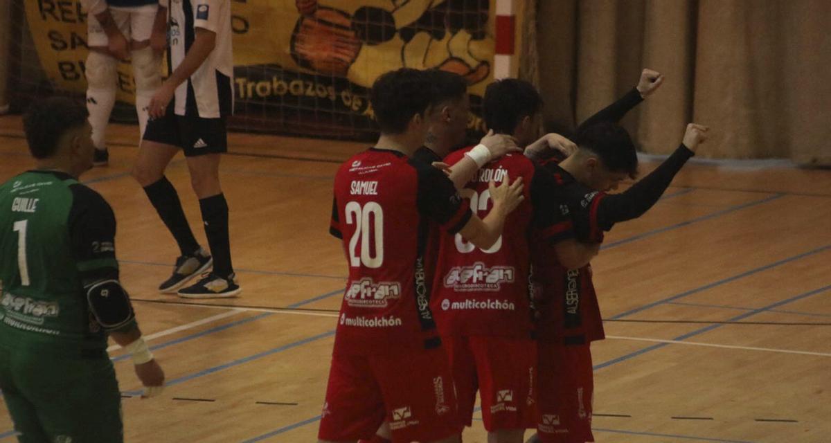 El River Zamora celebra un gol