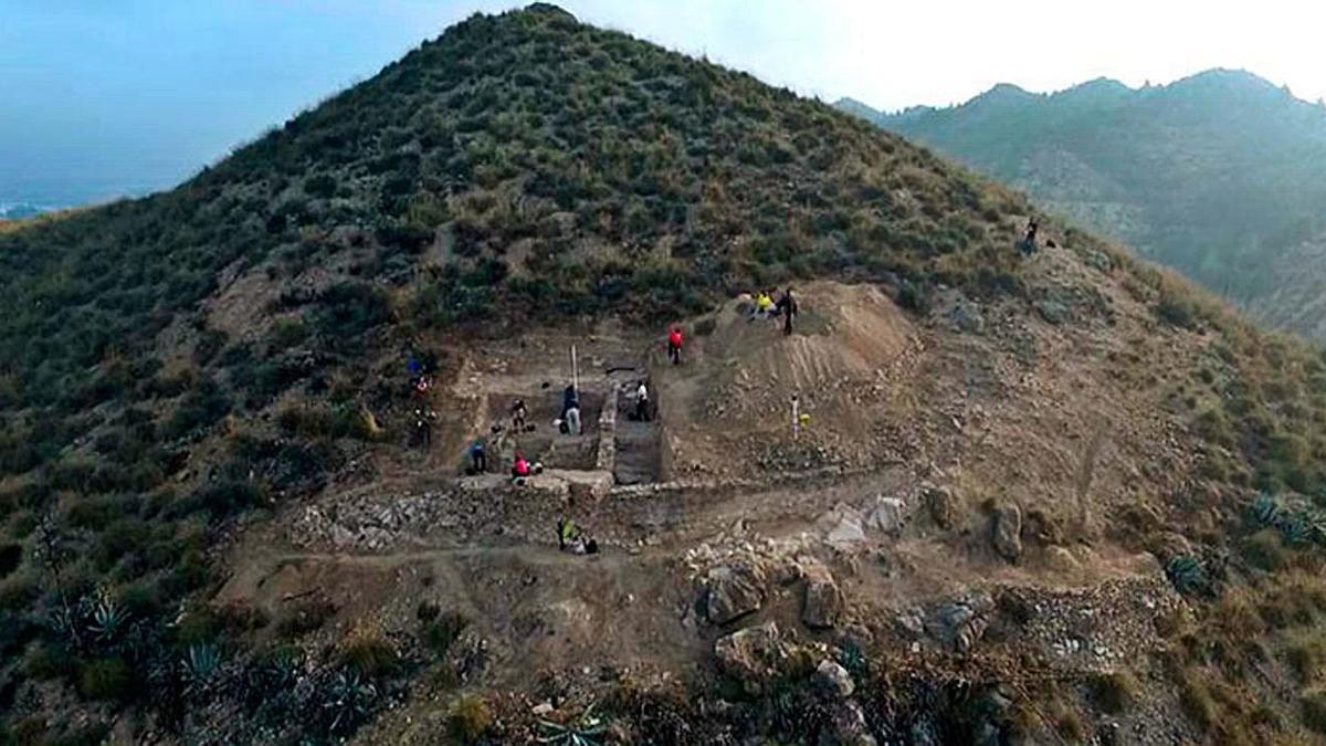 Trabajos de excavación en el yacimiento de Bolvax. | JAVIER GÓMEZ