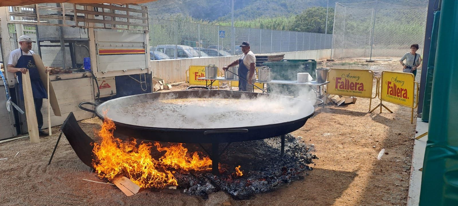 Paella de la Gent Gran en las fiestas de Tavernes de la Valldigna