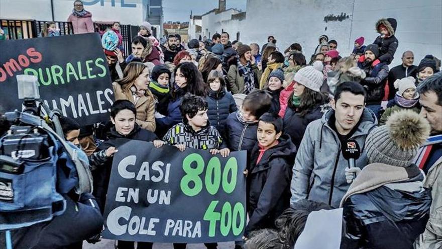 Los vecinos se movilizan para reclamar un nuevo colegio