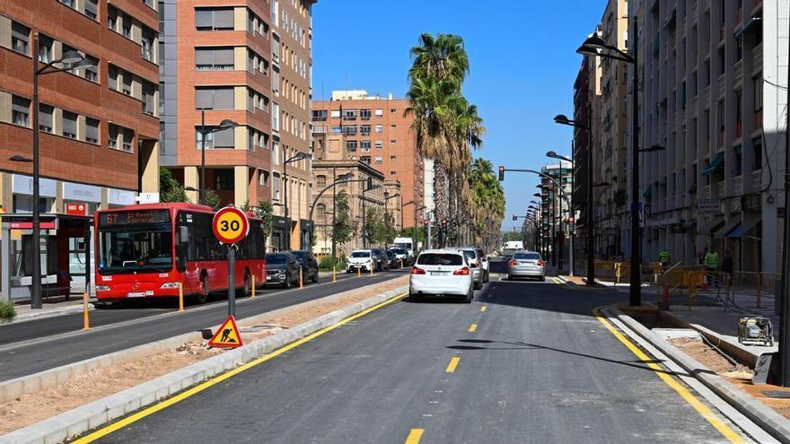 Pérez Galdós empieza a reabrir sus cuatro carriles al tráfico