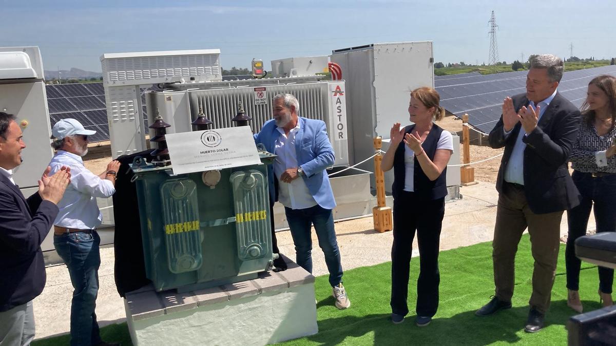 Un momento de la inauguración del huerto solar en Albatera