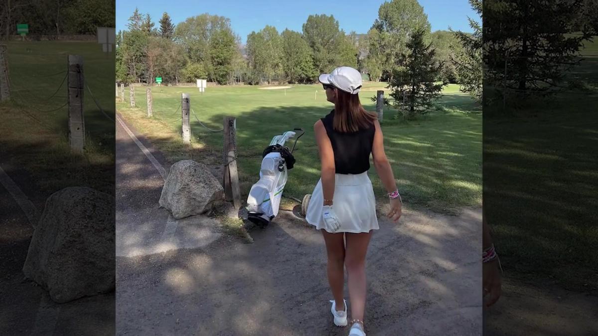 Laura Escanes se aficiona al golf durante el verano.
