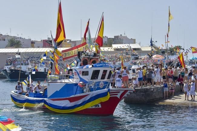 Procesión marítima de la Virgen del Carmen ...