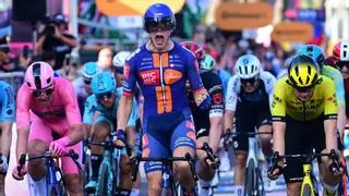 El neerlandés Van Uden se lleva al esprint la primera etapa italiana del Giro