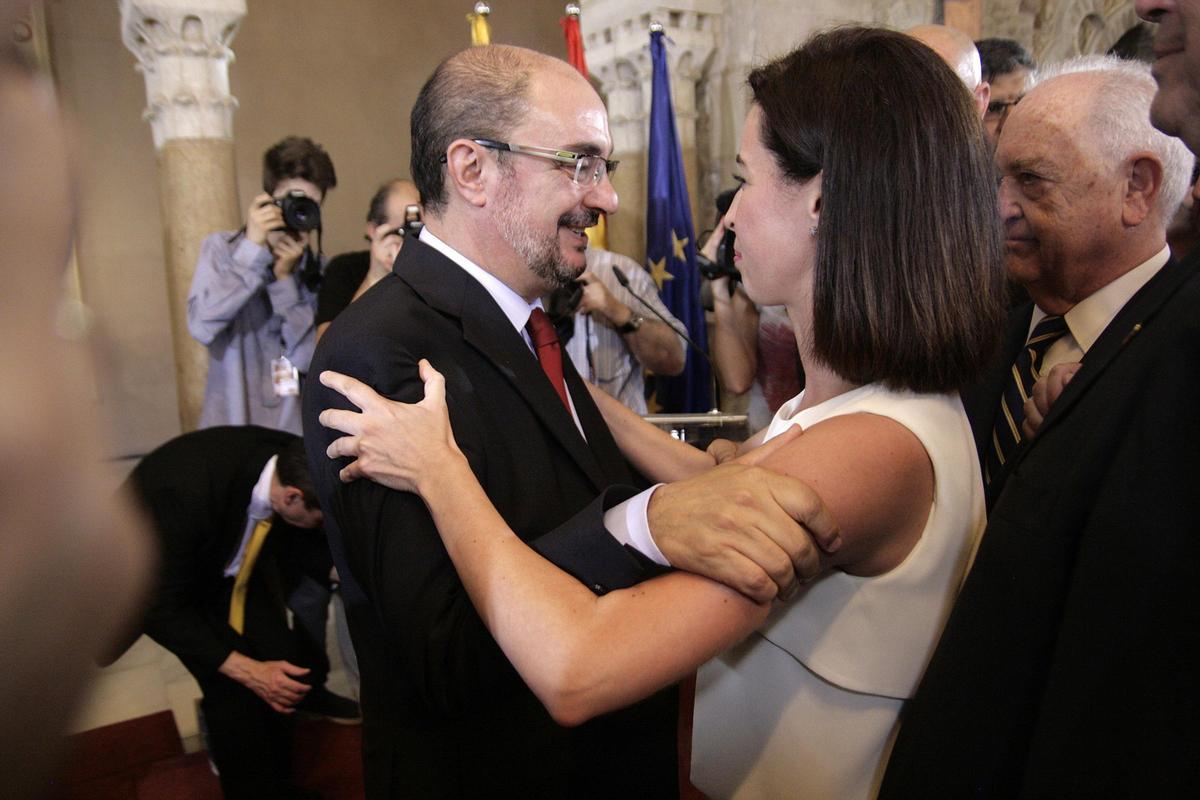 Toma de posesión de Javier Lambán como presidente del Gobierno, en 2015.
