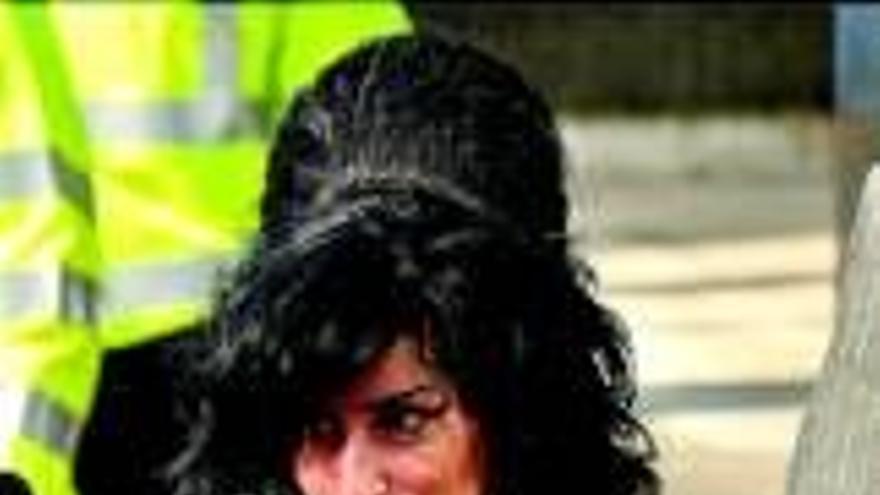 Amy Winehouse monta su circo en un juicio
