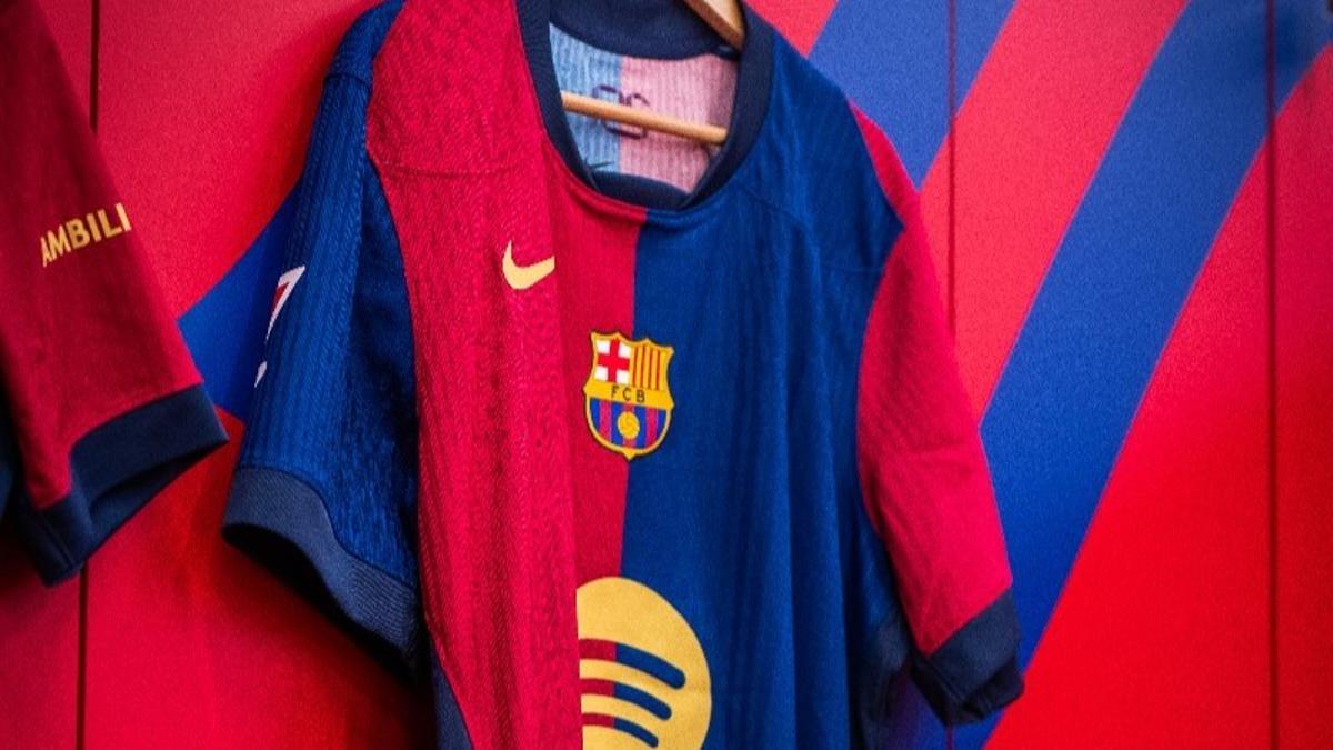 Una camiseta del Barça en el vestuario de Montjuïc antes del duelo contra el Leganés.