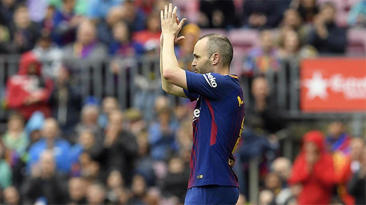 Iniesta, ovacionado al ser sustituido