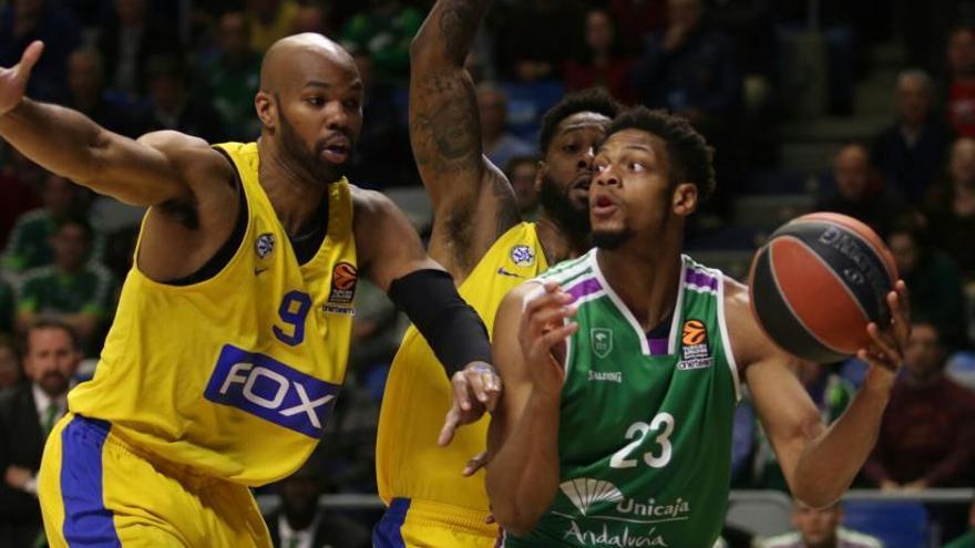 El Unicaja se aferra al Top 8 de la Euroliga