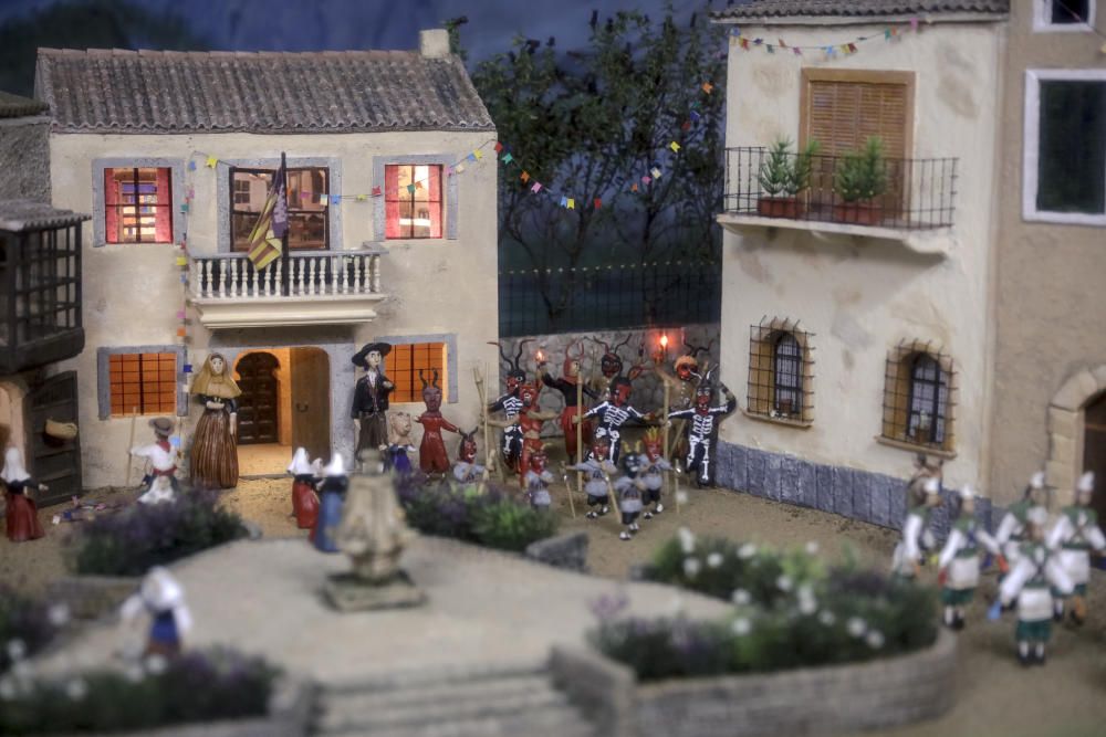 Im Kulturzentrum Misericórdia in Palma ist am Freitag (2.12.) die traditionelle Weihnachtskrippe mit ihren mehr als 350 Figuren eingeweiht worden.