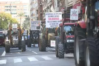 En directo | La crisis del campo saca a los agricultores a la calle