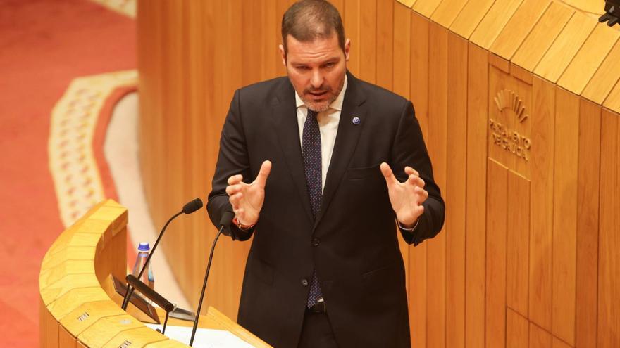 El conselleiro de Cultura, José López, este martes en el Parlamento.