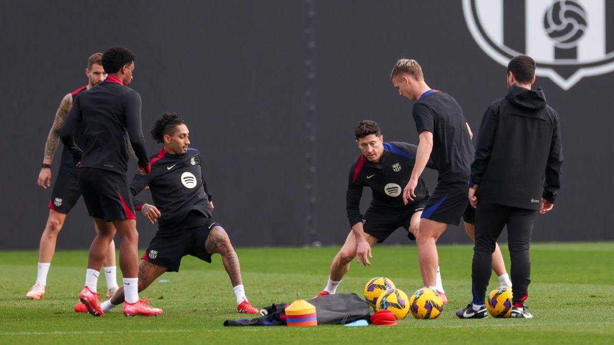 Araujo se ejercitó con el resto del grupo antes de la visitia del Rayo