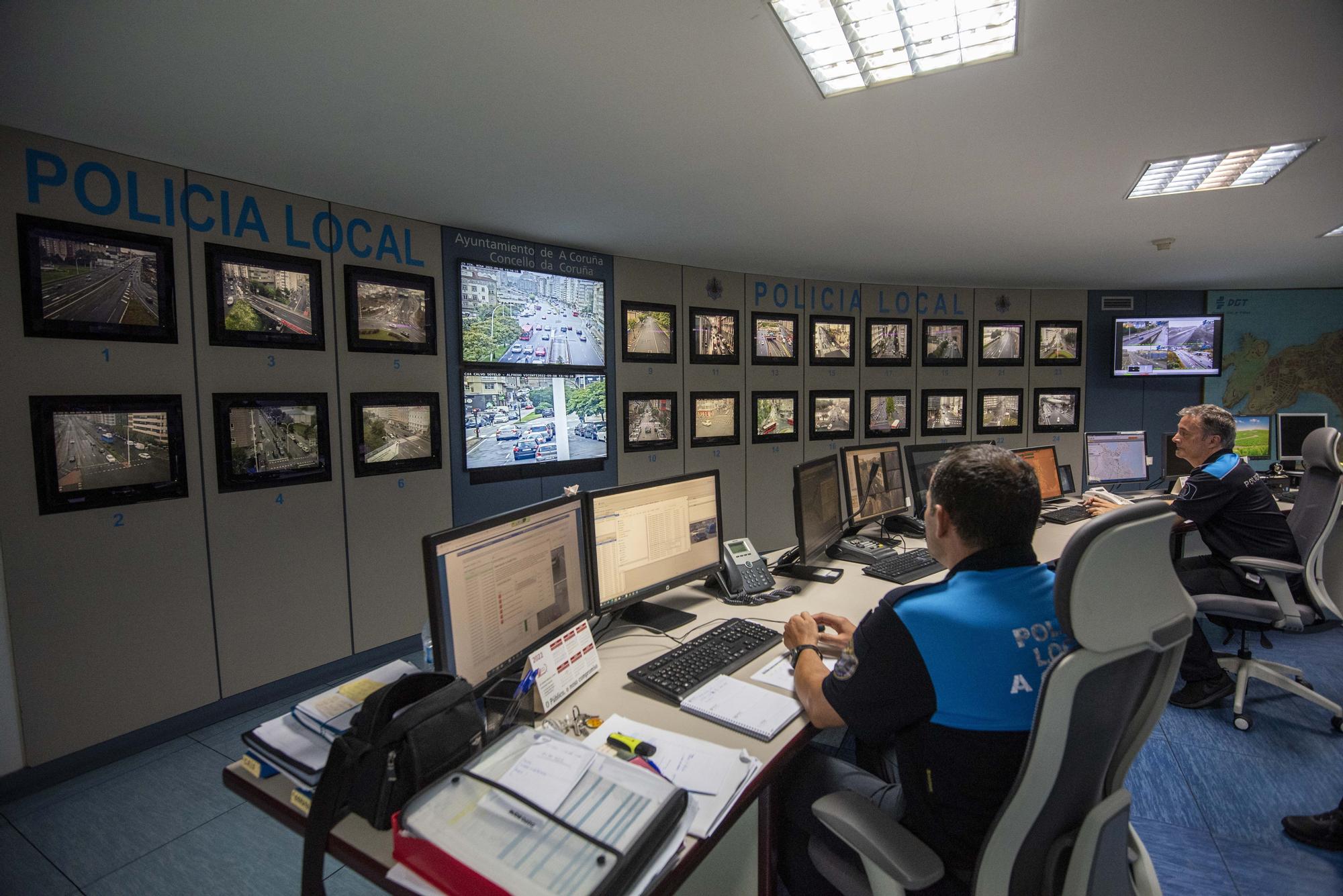 Los vigilantes de la vuelta al cole en A Coruña