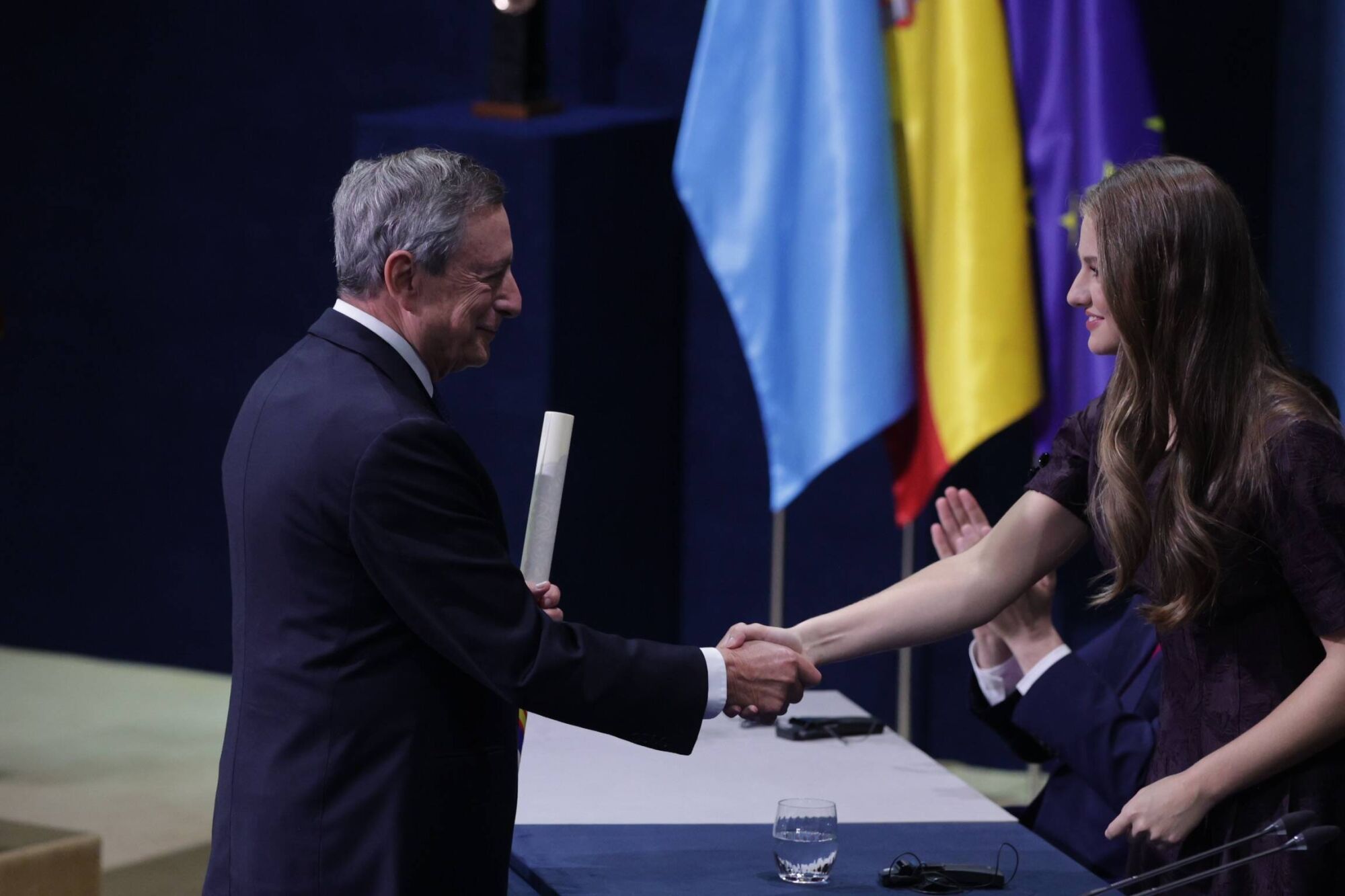 EN IMÁGENES: Así fue la ceremonia de los premios "Princesa de Asturias" 2025 en el teatro Campoamor de Oviedo