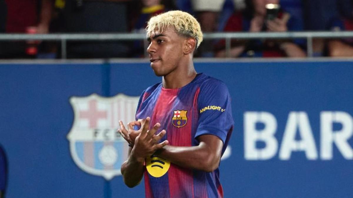 Lamine celebra uno de los goles