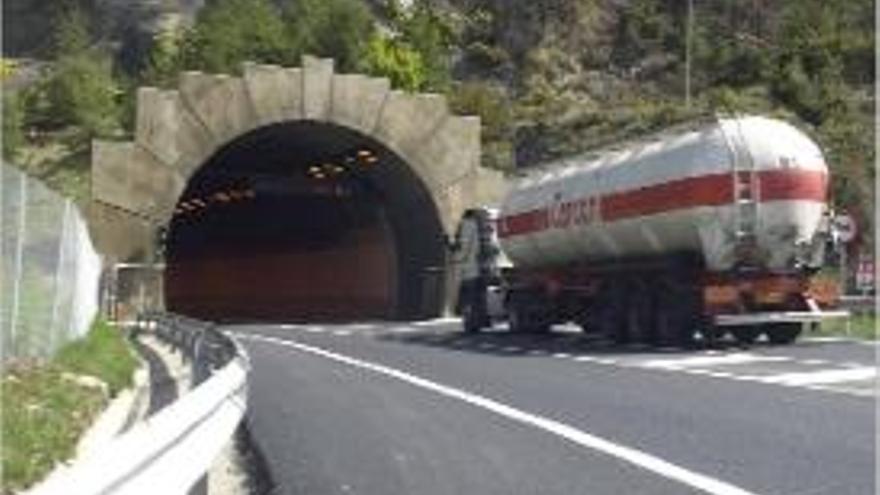 Un dels processos de privatització és el túnel del Cadí.
