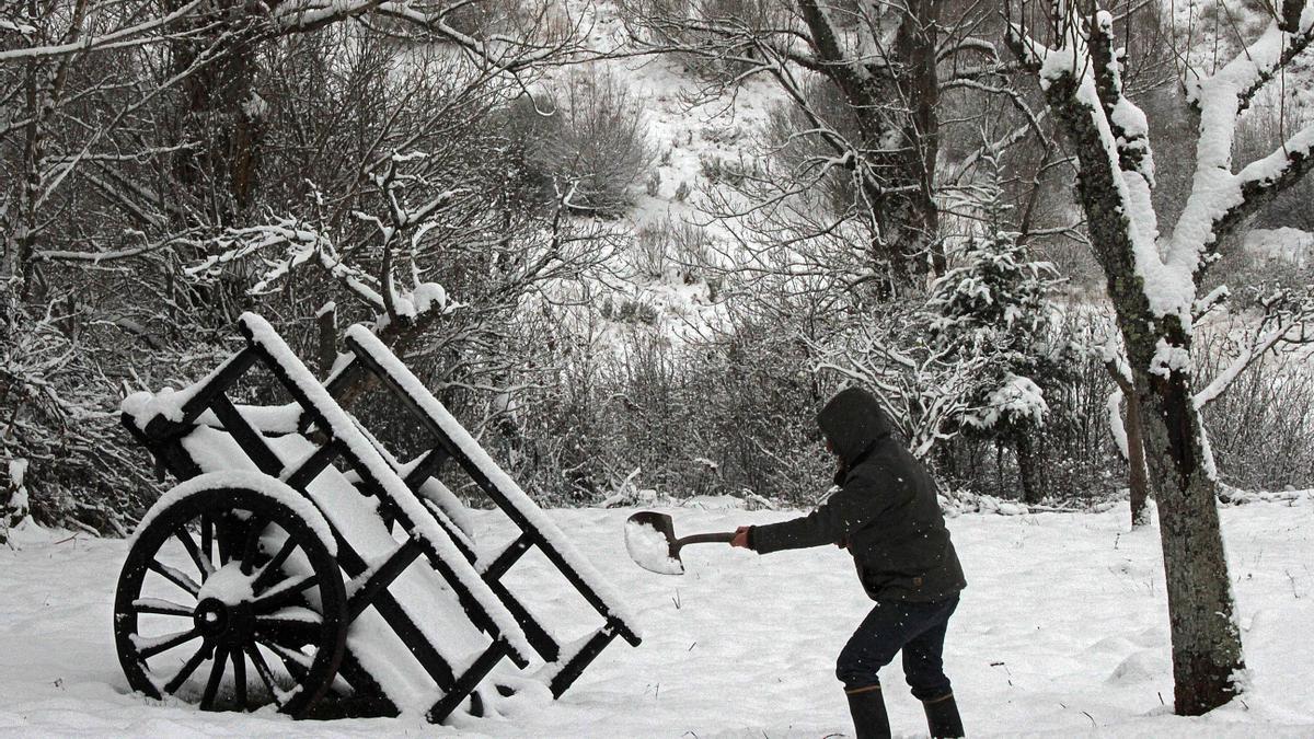 La nieve cubre la comarca leonesa de Los Argüellos.