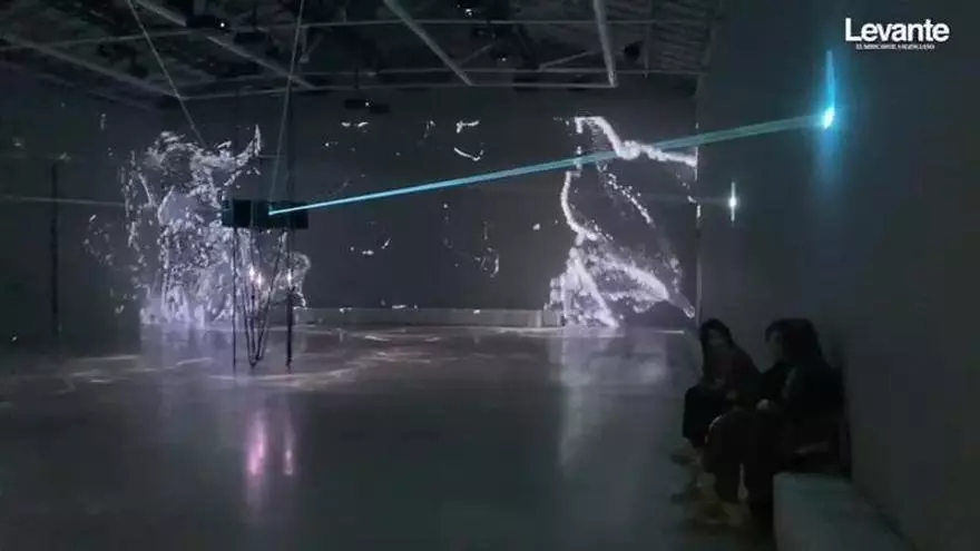 Un paseo para perder la noción del tiempo y el espacio en 'Universos de luz'
