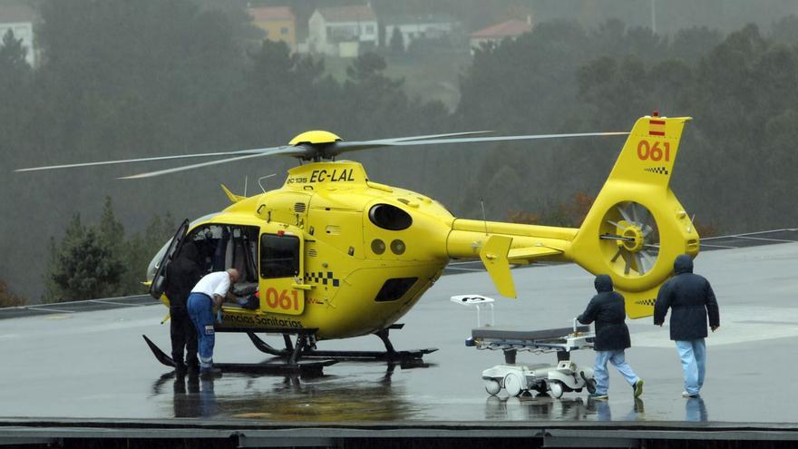 El helicópero del061 en el Hospital Clínico deSantiago. |  // X. ÁLVAREZ