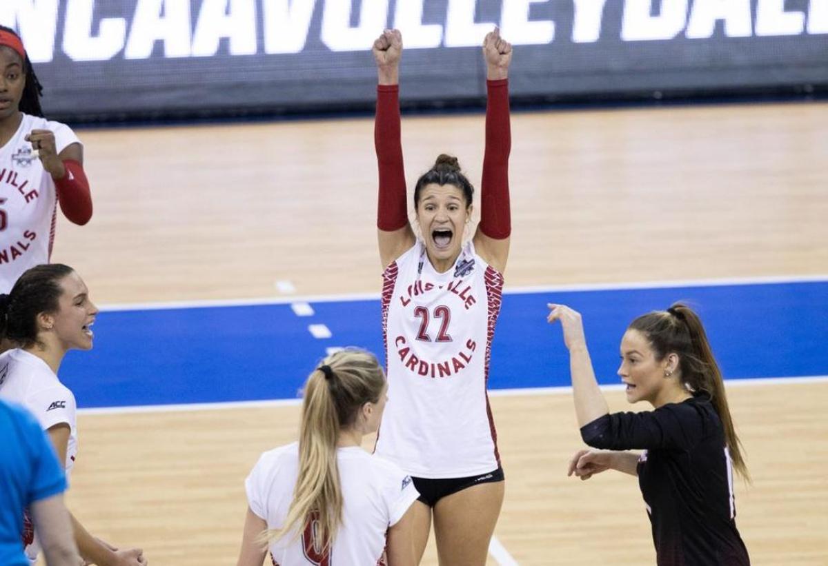 Raquel Lázaro celebra un punto de su equipo.